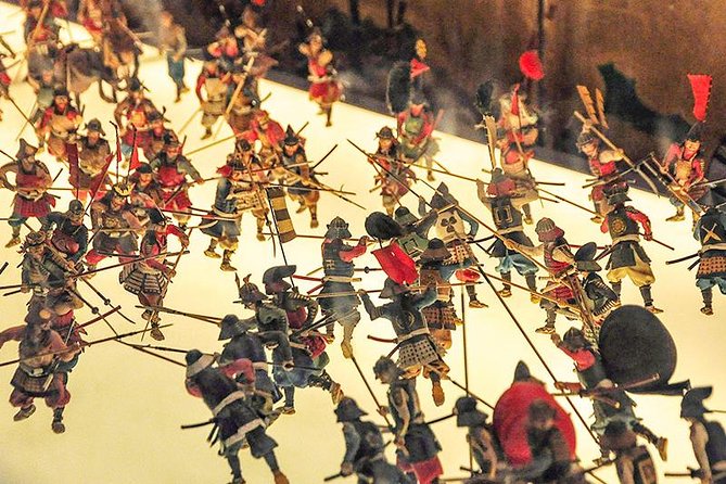 A Tour to Explore the Symbol of Osaka: Osaka Castle - Meeting Toyotomi Hideyoshi at Hokoku Shrine