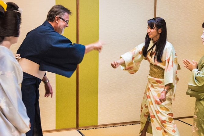 Authentic Geisha Performance with Dinner in Tokyo - Conversation Through an English Interpreter