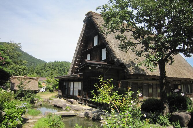[Day trip bus tour from Kanazawa Station] Weekend only! World Heritage Shirakawago Day Bus Tour - Three hours in Shirakawago, with lunch included