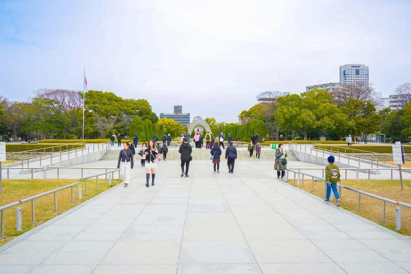 Day Trip to Hiroshima & Miyajima with Itsukushima Shrine - Guides, transport, and the pace of the day