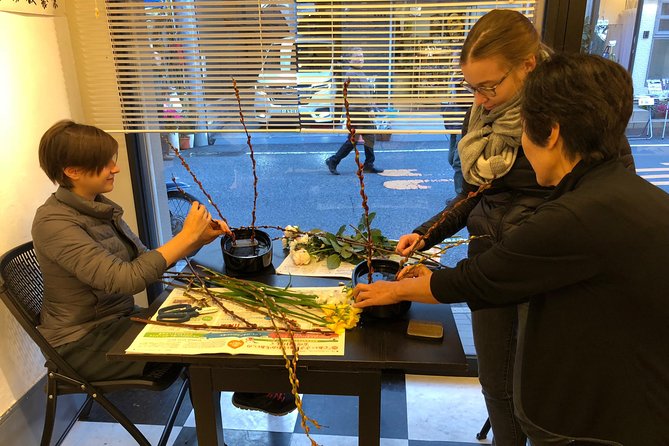 Discover the Art of Ikebana in Tokyo’s Historic Yanaka District - The people make the lesson memorable