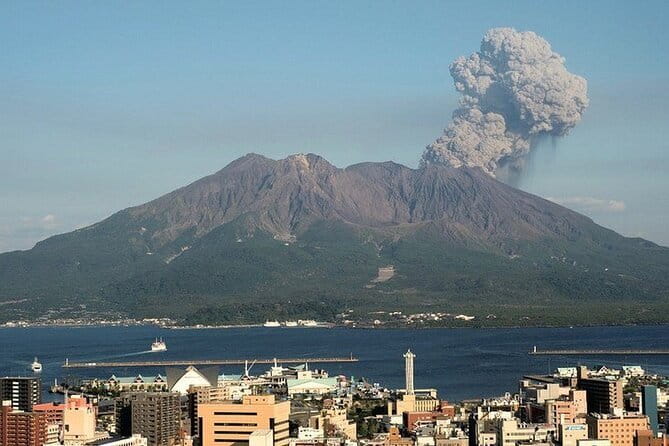 Discover the Wonders of Sakurajima Half Day Tour in Kagoshima - Sakurajima Visitor Center: the volcano explained