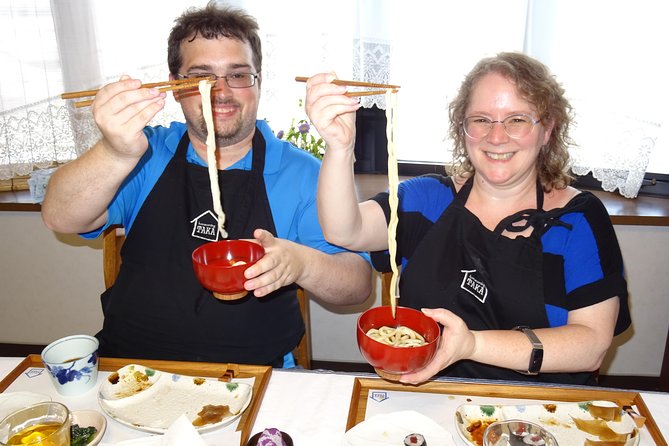 Experience all of Japanese culture and Japanese food experience classes "origami, udon, Japanese food, green tea, calligraphy" in 4 hours - Making Udon From Flour to Noodles