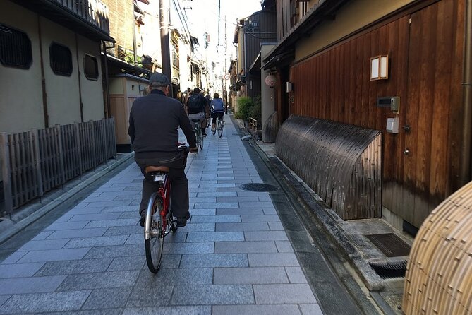 Explore Hidden Alleyway with a Local Expert (Morning tour) - Gion: More than a famous photo stop