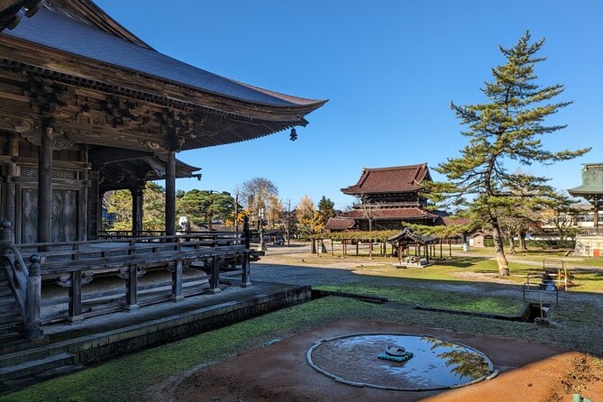From Kanazawa: Shirakawa-go, Gokayama and Wood Carving Village - Making three washi postcards in Gokayama