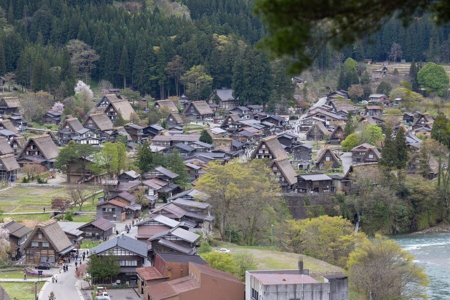 From Kanazawa/Toyama: Shirakawago and Takayama Day Tour - Shirakawago and its steep thatched roofs