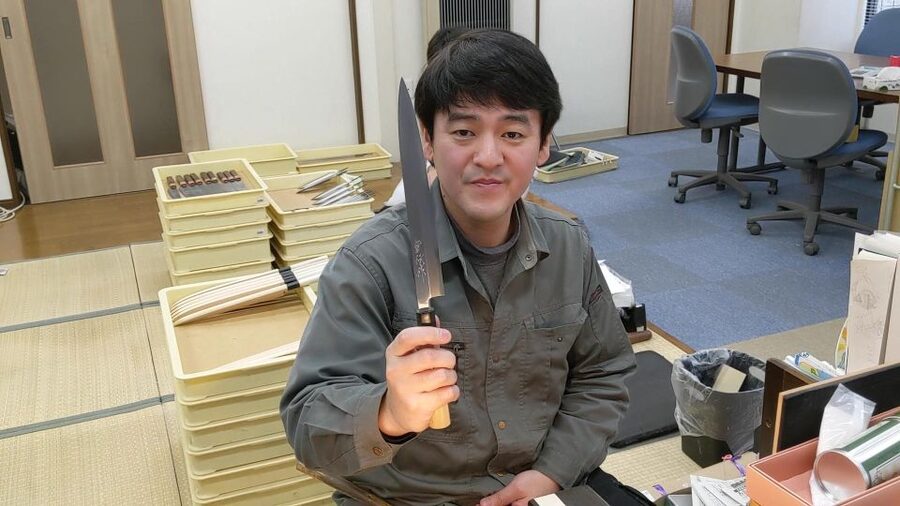From Osaka: Sakai Knife Maker or Blacksmith Walking Tour - Choosing the right day