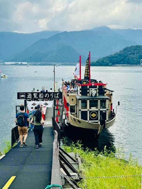 From Tokyo: Full-Day Mount Fuji Tour in English or Spanish - Honcho Street and Fujiyoshida’s Fuji view