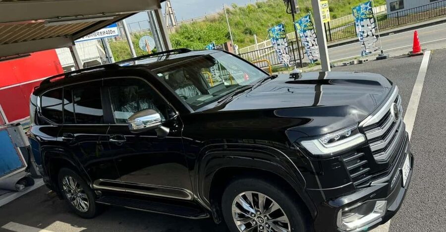 From Tokyo: Mt Fuji Private Day Tour In Luxury Land Cruiser - Gotemba Premium Outlets with Mt Fuji nearby