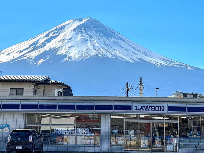 From Tokyo: Must-Visit Mount Fuji Highlight Full-Day Tour - The famous Lawson photo stop