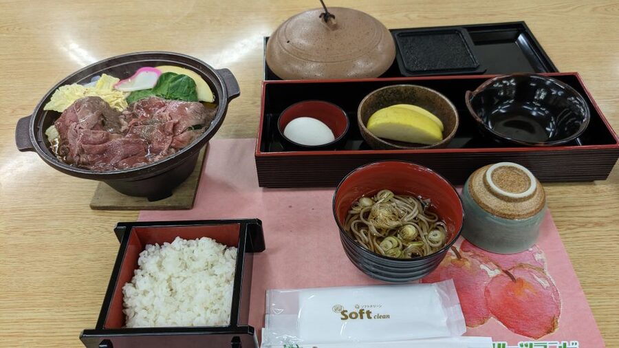 From Tokyo: Snow Monkey 1 Day Tour with Beef Sukiyaki Lunch - Walking into Jigokudani Monkey Park