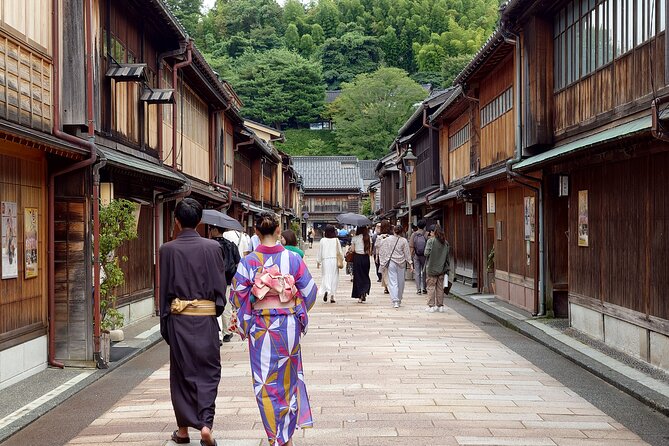 Full-Day Tour from Kanazawa: Samurai, Matcha, Gardens and Geisha - Kenrokuen: the visual centerpiece
