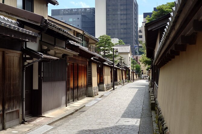 Full-Day Tour from Kanazawa: Samurai, Matcha, Gardens and Geisha - Higashi Chaya: traditional tea-house culture