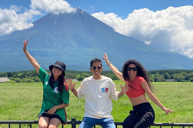 Full Day Tour to Mount Fuji in Spanish - Motosuko and Saiko, two lakes with different moods
