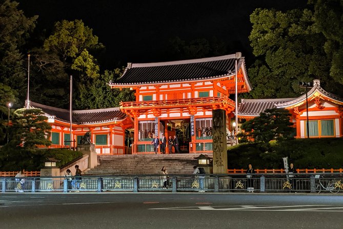 Gion Night Walking Tour - What the guides add to the experience