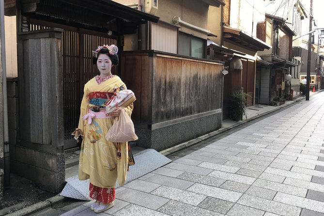 Gion Night Walking Tour - A short Zen introduction along the route