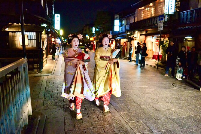 Gion Walking Tour by Night - Meeting at 178 Tokiwachō and getting started