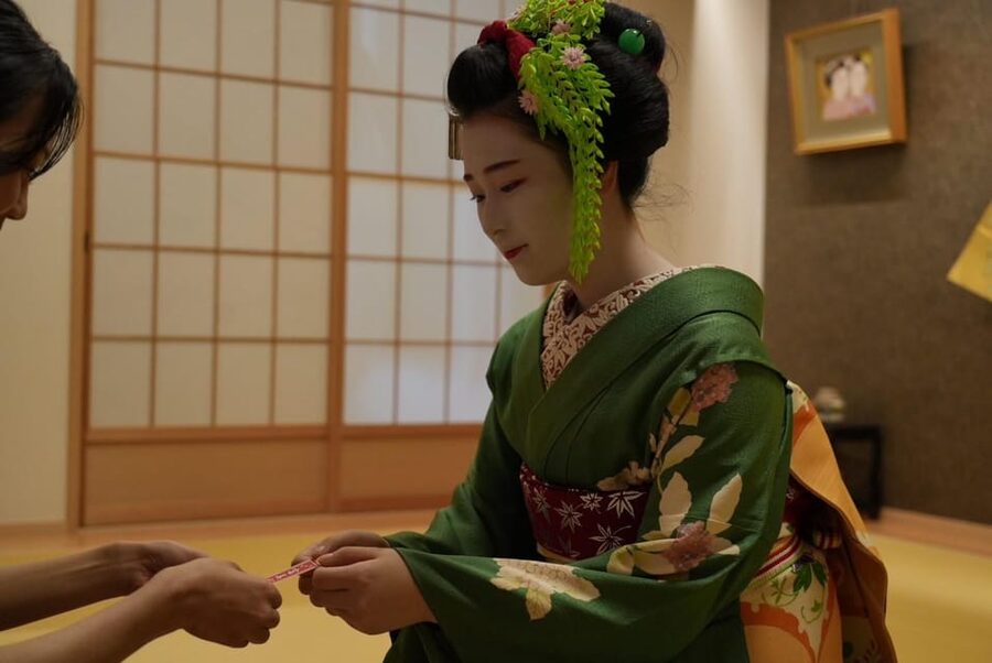 Gion Walking Tour, Geisha Show and Japanese Game in Kyoto - How much value do you get for $108?