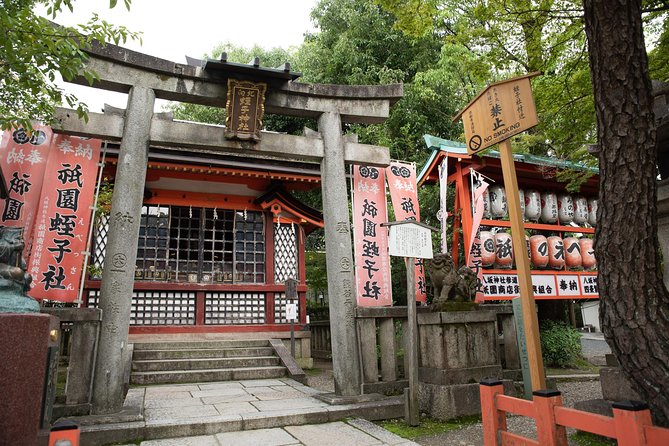Highlights & Hidden Gems With Locals: Best of Kyoto Private Tour - Gion beyond the postcard streets