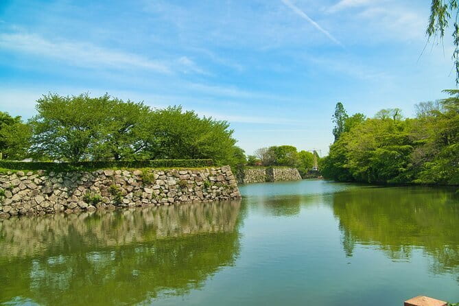 Himeji Castle, Arima Onsen & Mt. Rokko: 1-Day Bus Tour from Osaka - Kokoen Garden gives the castle visit breathing room