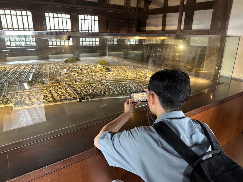 Himeji: Himeji Castle Guided Tour – UNESCO Heritage - The details a guide helps you notice
