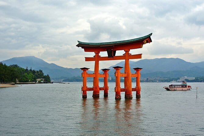 Hiroshima and Miyajima Day Trip with Itsukushima Shrine & Ferry - What the Guide Adds, and Where It Can Fall Short