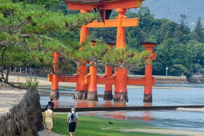 Hiroshima and Miyajima Private Guided Tour - Miyajima and the floating torii gate