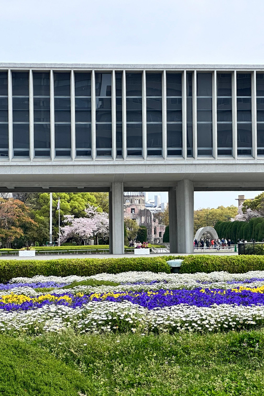 Hiroshima; Hiroshima Peace Memorial Museum and Castle Tour - Seeing the hypocenter and Atomic Bomb Dome