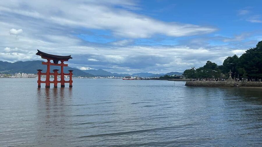 Hiroshima & Miyajima 6.5h Guided Tour – Dome, Park & Shrine - Meeting at Hiroshima Station without the usual confusion