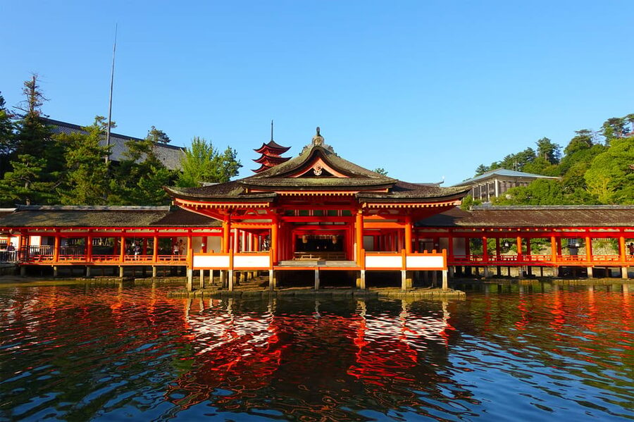 Hiroshima & Miyajima: Full-Day Private Tour & Licensed Guide - Making lunch part of the day