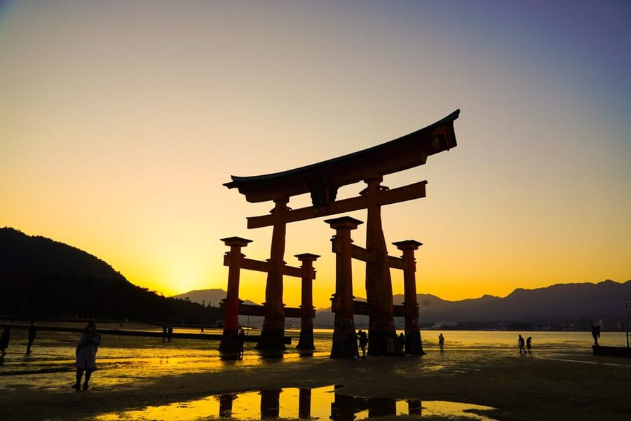 Hiroshima: Miyajima Half-day Historical Walking Tour - Miyajima’s Museum and a Lunch of Local Flavors