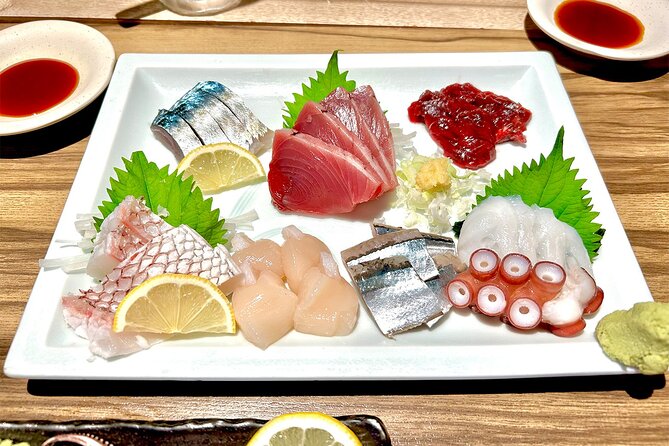 In Fukuoka! Guide to an izakaya only 100% locals know/Bar Hopping - Stop two: yakitori, salt, and sauce