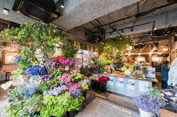 Japanese flower arranging (Ikebana) Experience/Workshop in Tokyo - Choosing flowers and finding your own style