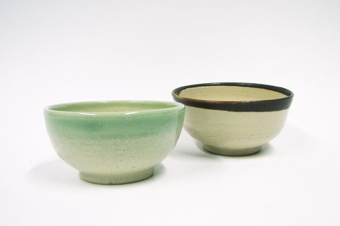 Japanese Pottery Class in Tokyo - Choosing colors and pieces to fire