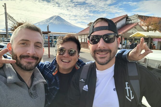 Johnny's Exclusive: Mt. Fuji Adventure from Kawaguchiko - Oshino Hakkai, shrine gates, and a bowl of Houtou