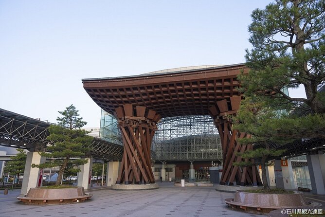 Kanazawa Half Day E-bike Tour - Meeting the guide beside Kanazawa Station