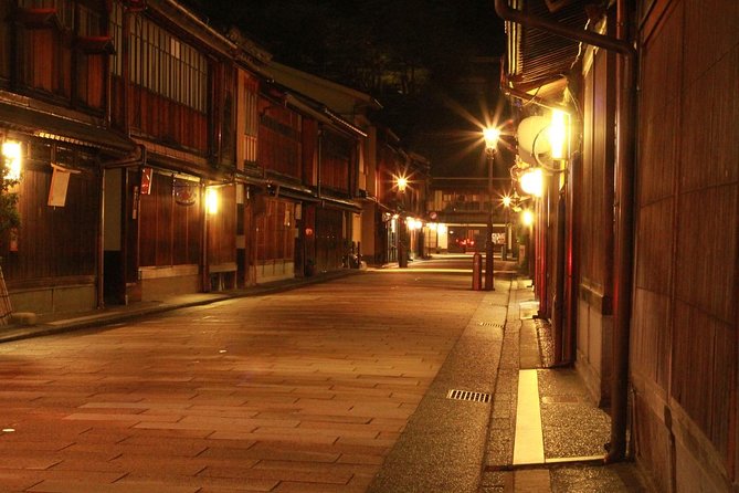 Kanazawa Night Tour with Local Meal and Drinks - Key points to know before booking