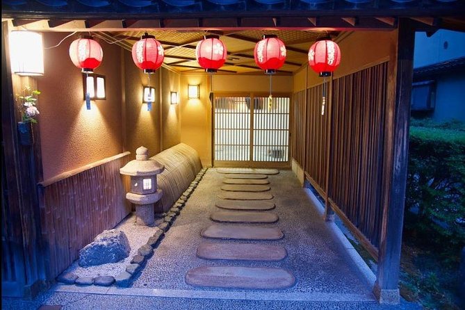 Kanazawa Night Tour with Local Meal and Drinks - The three-course meal is half the experience