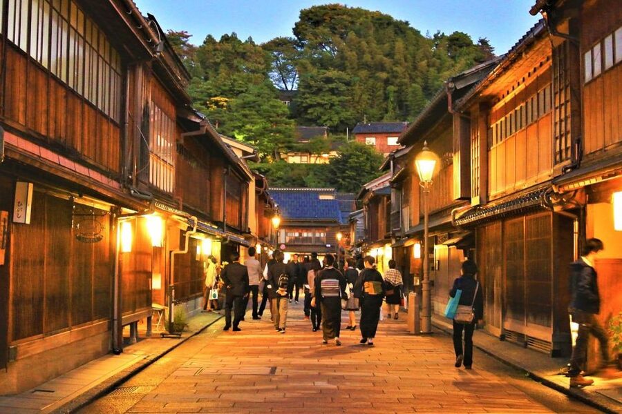 Kanazawa: Private Tour with Local Guide - Why a private guide helps in Kanazawa