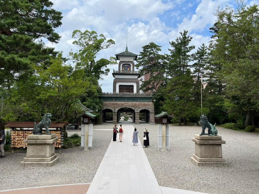 Kanazawa: Samurai, Matcha, Gardens and Geisha Full-Day Tour - Key details that shape the day