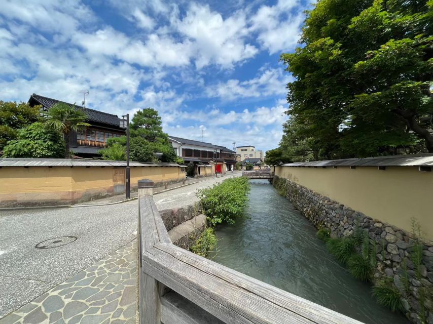Kanazawa: Samurai, Matcha, Gardens and Geisha Full-Day Tour - Kenroku-en rewards patience instead of speed