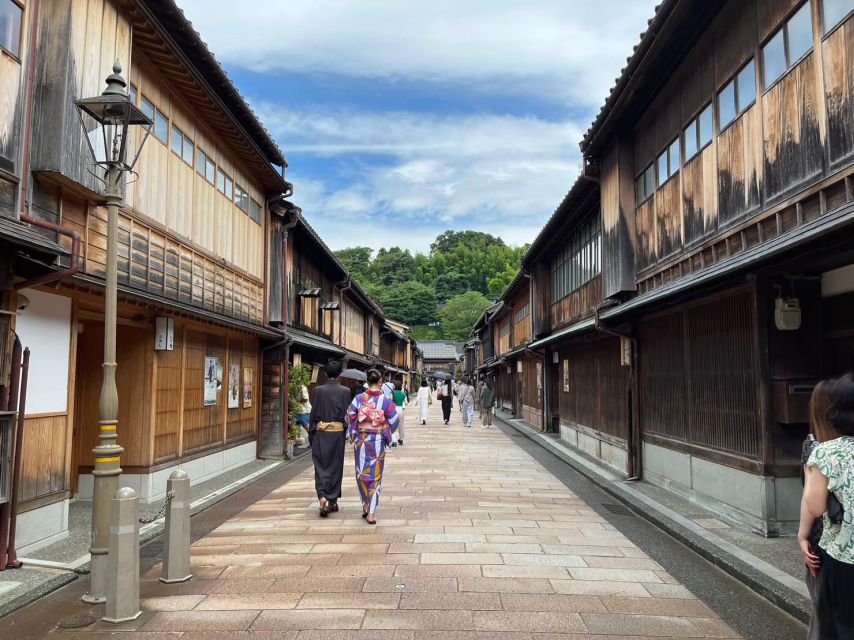Kanazawa: Samurai, Matcha, Gardens and Geisha Full-Day Tour - The walk back uses Kanazawa’s quieter side