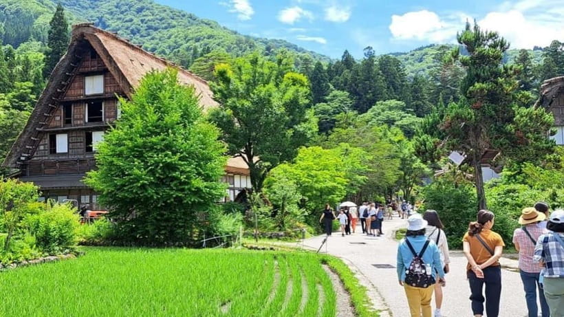 Kanazawa/Takayama: Shirakawago & Takayama Private Day Tour - Takayamas old streets, snacks, and local shopping