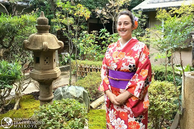 Kimono Tea Ceremony at Kyoto Maikoya, NISHIKI - Sitting on tatami for the tea ceremony
