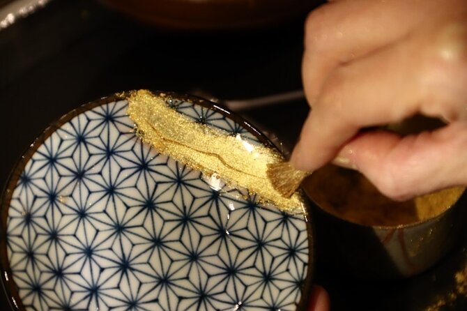 Kintsugi Experience: Art of Golden Joinery in Tokyo - Meeting the class in Minami-Aoyama