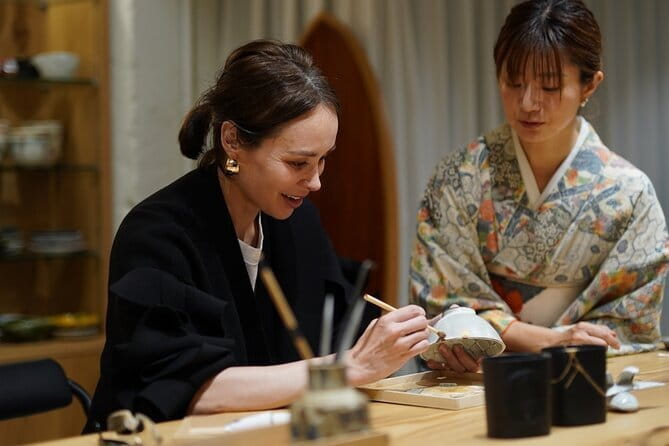 Kintsugi Workshop Class in Shibuya, Tokyo with mon cadeau - Step-by-Step Repair with Michiko and Yuki
