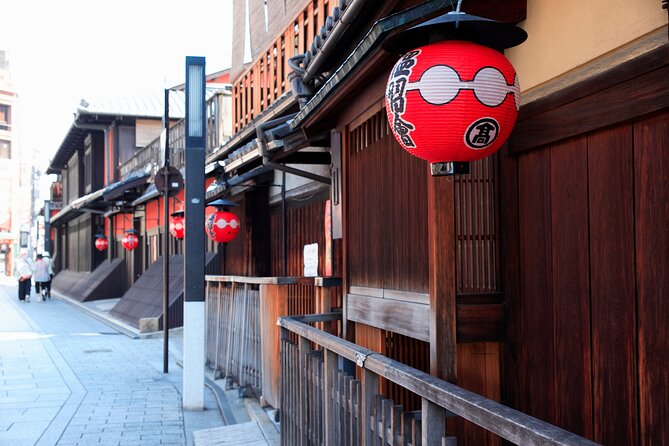 Kiyomizu Temple and Backstreets of Gion, Half Day Group Tour - Kiyomizu-dera and the uphill reward