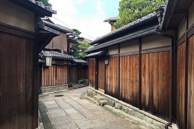 Kiyomizu Temple and Backstreets of Gion, Half Day Group Tour - Yasui-Konpiragu and the tradition of cutting ties