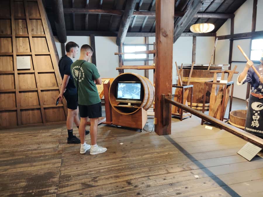Kobe: 3-Hour Sake Breweries Tour with Special Tasting - First impressions of the brewing district