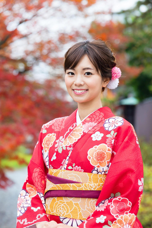 Kyoto: 1 Day Traditional Japanese Kimono Rental Experience - Choosing a kimono at MomoKa in Gion